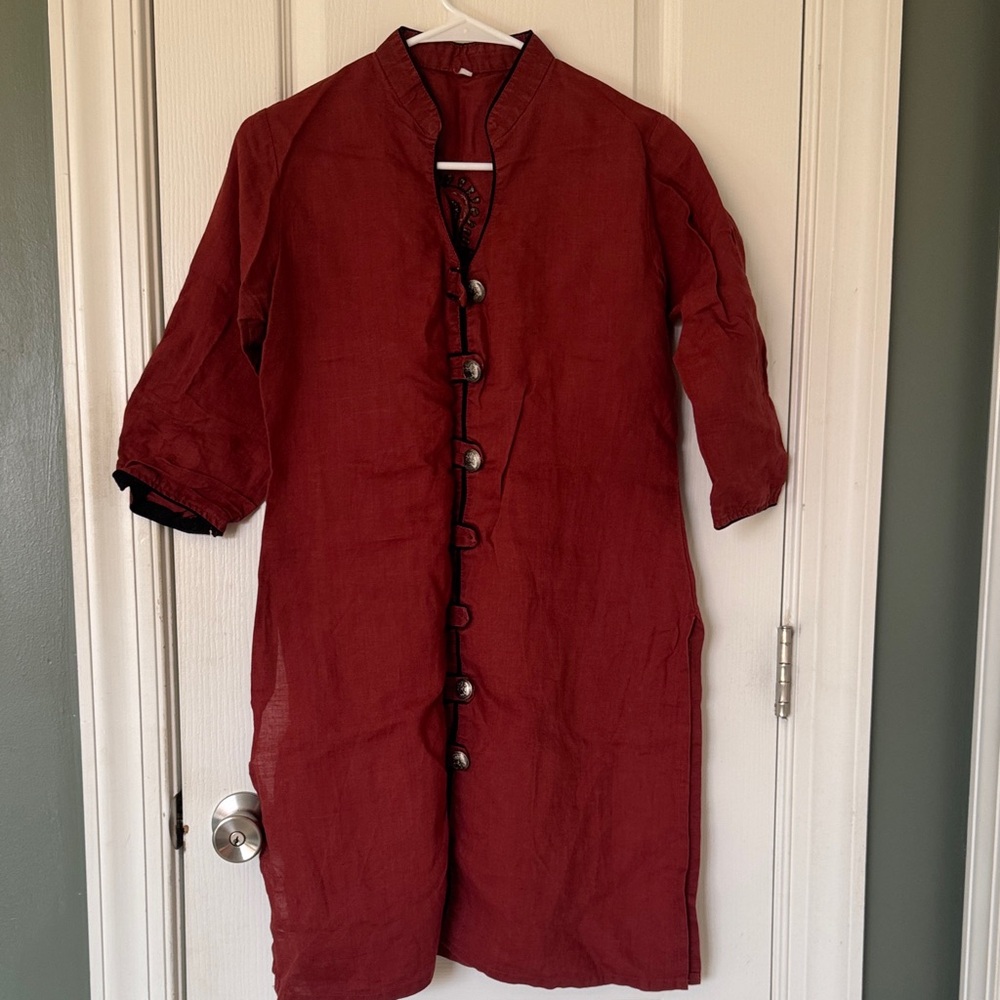 🌸Ladies Elegant Maroon Tunic with Button Accents and embroidery design